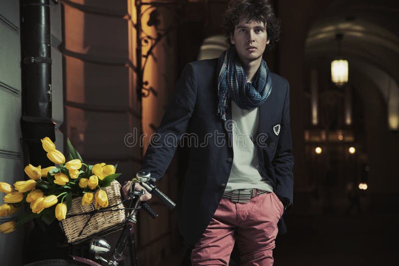 Chico joven y con estilo foto de archivo libre de regalías