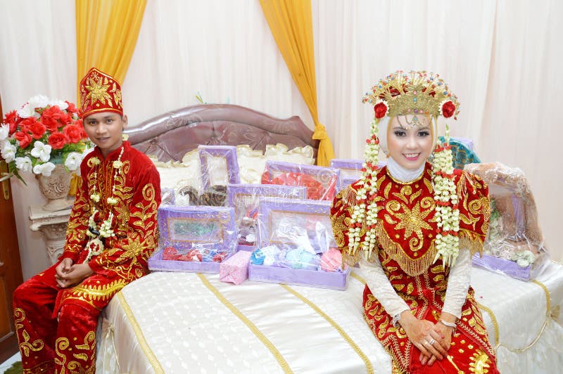 Indonesian bridal couples stock images