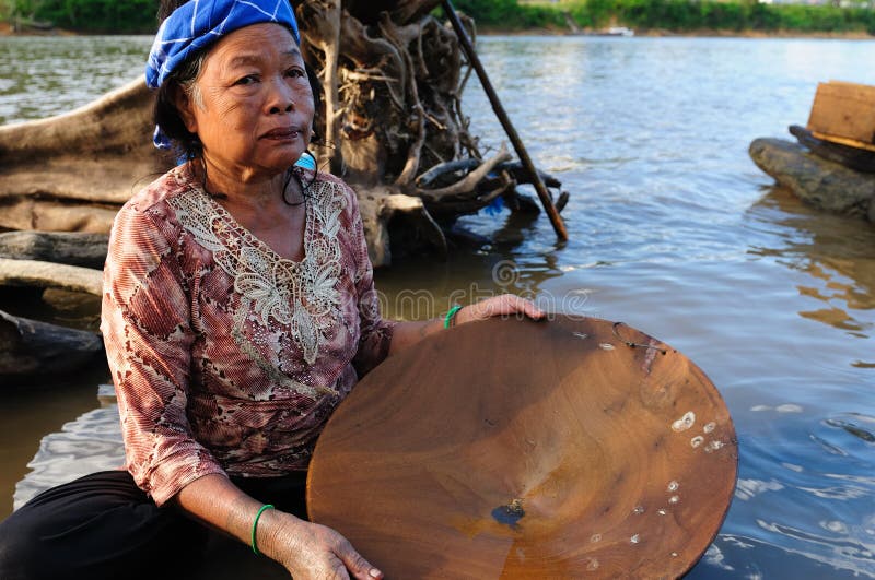 Indonesien - Goldprospektor von Borneo lizenzfreies stockfoto Indonesien - Goldprospektor von Borneo lizenzfreies stockfoto