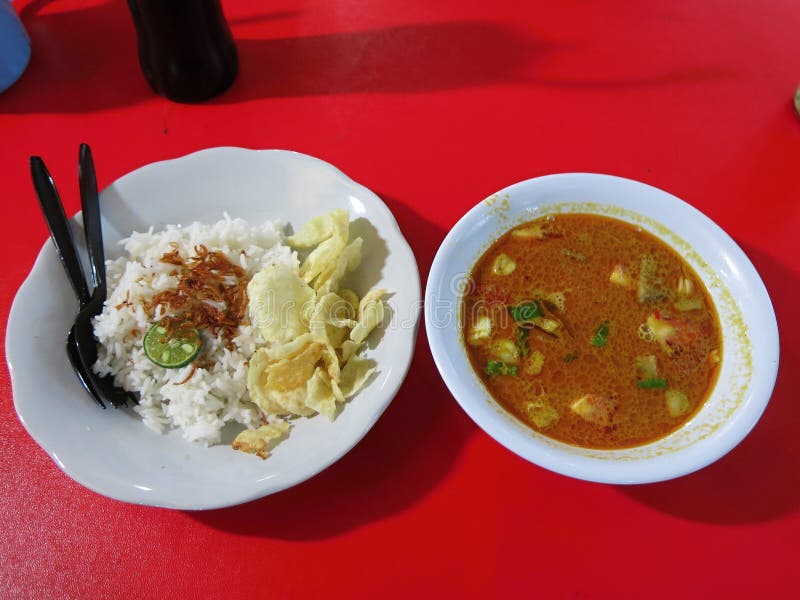 Indonesisch Voedsel javanese voedsel Traditionele schotel in Betawi De soep wordt genoemd sotobetawi stock afbeeldingen Indonesisch Voedsel javanese voedsel Traditionele schotel in Betawi De soep wordt genoemd sotobetawi stock afbeeldingen
