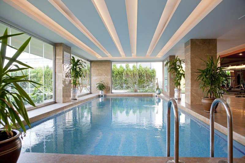 Vizualizare detaliată a piscinei interioare. royalty free stock image