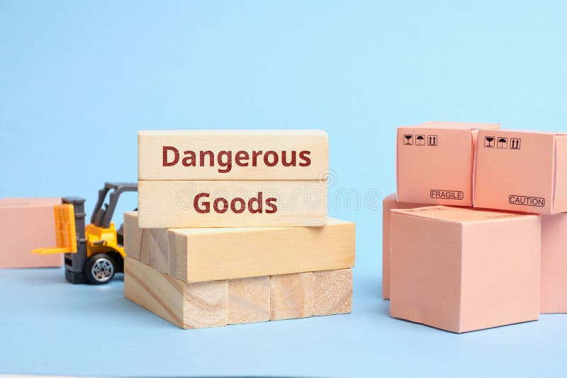 Industria de mensajería califica productos peligrosos. carga que requiere normas especiales de embalaje y transporte