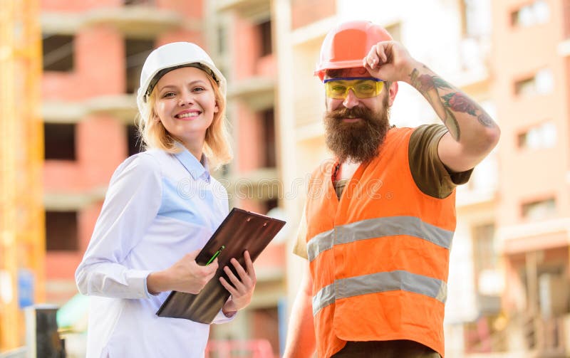 Industria dell'edilizia Rifornimento stabilito caporeparto dei materiali da costruzione L'esperto ed il costruttore comunicano ci immagini stock libere da diritti Industria dell'edilizia Rifornimento stabilito caporeparto dei materiali da costruzione L'esperto ed il costruttore comunicano ci immagini stock libere da diritti