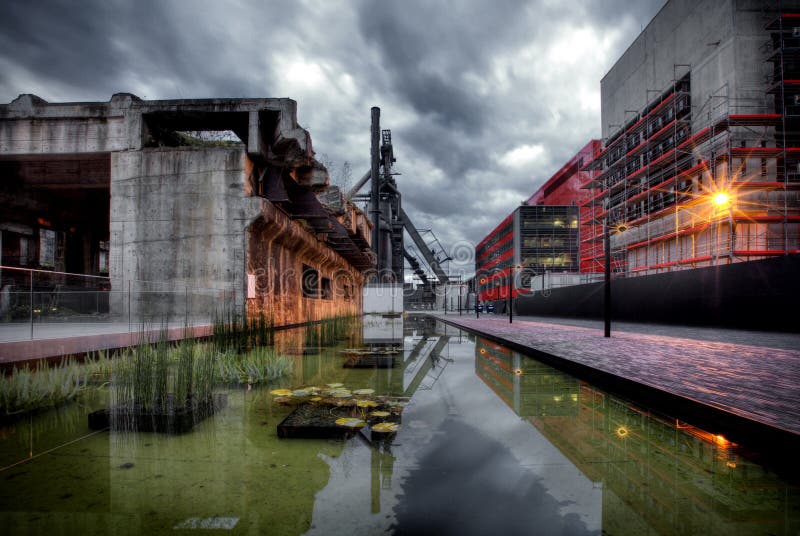 Una prospettiva di una vecchia area industriale a Esch / Belval, Lussemburgo, Europa.