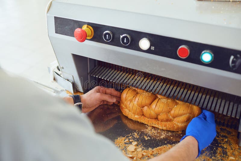 https://thumbs.dreamstime.com/b/industrial-bread-cutting-machine-industrial-bread-cutting-machine-hands-man-work-automatic-cutting-bread-160367596.jpg