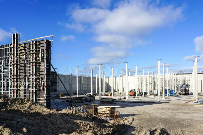 Industrial Building Wall Construction Using Concrete Formwork with a
