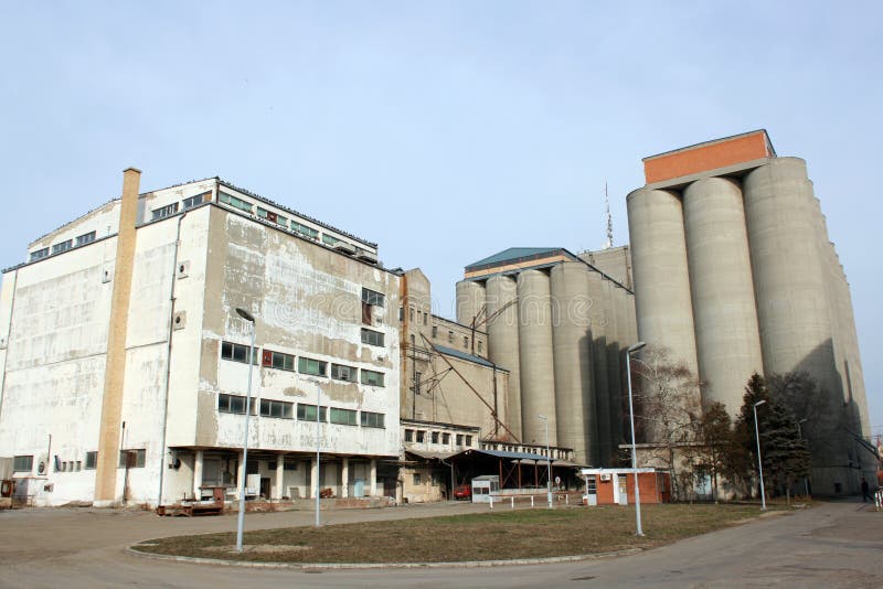 Industrial mill