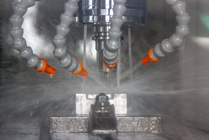 Industriale di millin del metallo di taglio concentrare della macchina di CNC fotografia stock Industriale di millin del metallo di taglio concentrare della macchina di CNC fotografia stock