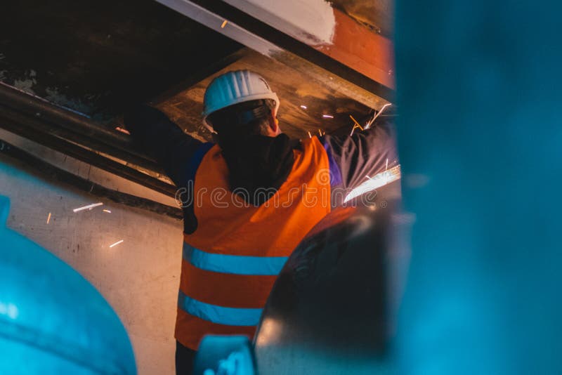 Industriell process för arbetare för hvac-reparationsinstallation fotografering för bildbyråer Industriell process för arbetare för hvac-reparationsinstallation fotografering för bildbyråer