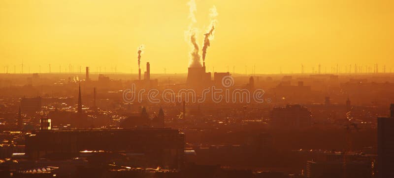 Industrielle Infrastruktur und globale Erwärmung lizenzfreie stockfotos