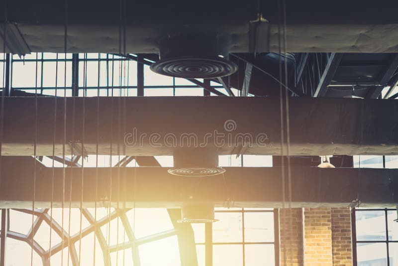 Fabrik-Lufteinlass Oder Klimaanlagen-Rohr Stockfoto - Bild von