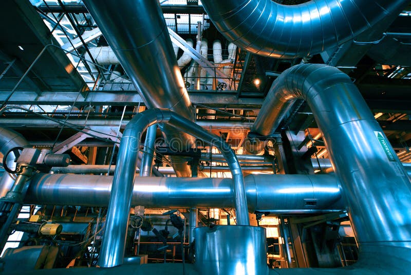 Industriezone, de pijpleidingen van het Staal in blauwe tonen royalty-vrije stock foto Industriezone, de pijpleidingen van het Staal in blauwe tonen royalty-vrije stock foto
