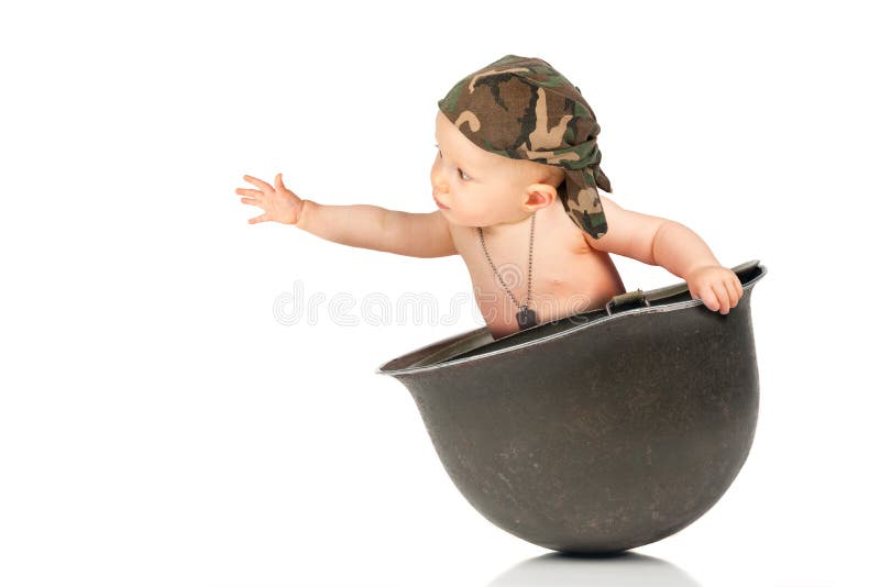 Mama Con El Bebe Cerca Del Papa Militar Foto De Archivo Imagen De Alegre Armado Mama Con El Bebe Cerca Del Papa Militar Foto De Archivo Imagen De Alegre Armado