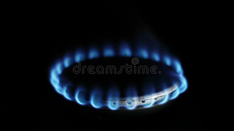 Infiammazione del gas naturale in bruciatore della stufa