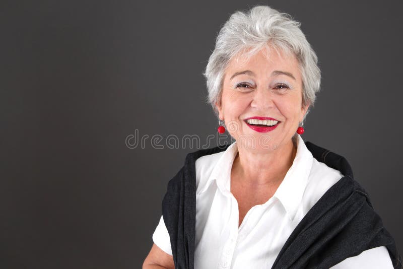 Infine ritiri - la donna attraente dai capelli grigia fotografia stock Infine ritiri - la donna attraente dai capelli grigia fotografia stock