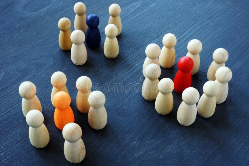 Influencer marketing. Groups of wooden figures