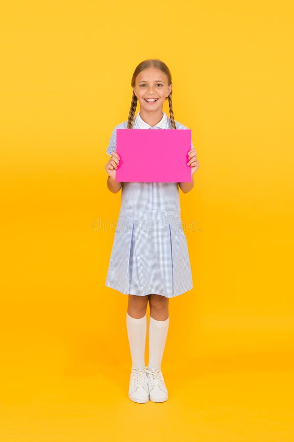 Information håll blankt rosa papper encyklopedbok för barn litteratur om små flickor gammal skola kopiera
