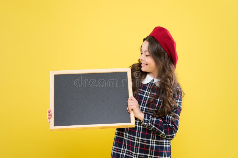 Informazione voi Prevedi l'inatteso Bordo di informazioni di promo del bambino Posto per informazione Lavagna dello spazio in bia fotografie stock libere da diritti Informazione voi Prevedi l'inatteso Bordo di informazioni di promo del bambino Posto per informazione Lavagna dello spazio in bia fotografie stock libere da diritti