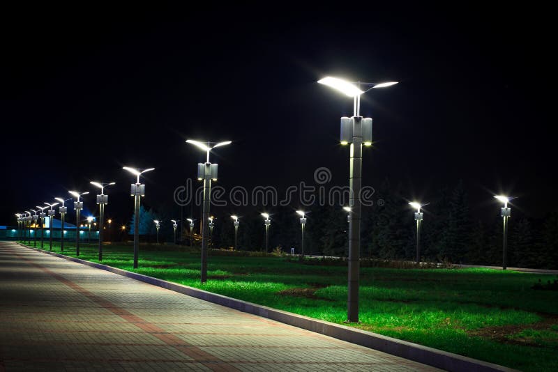 Infrastruktur des allgemeinen Parks, Nachtbeleuchtung stockbilder Infrastruktur des allgemeinen Parks, Nachtbeleuchtung stockbilder