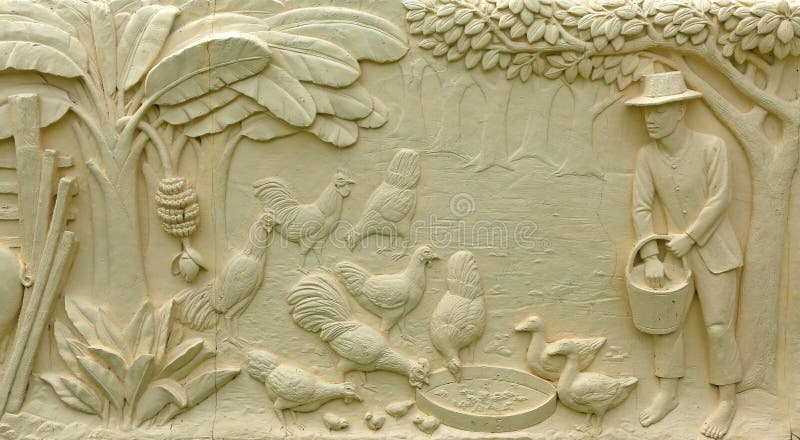 Infödd thailändsk kultursten som snider på tempelväggen arkivfoton Infödd thailändsk kultursten som snider på tempelväggen arkivfoton