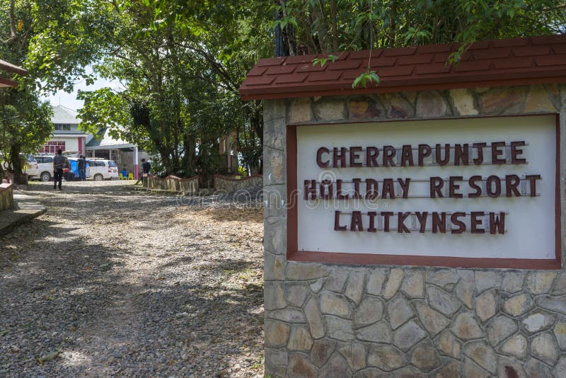 Ingang van Cherrapunjee-Vakantietoevlucht dichtbij Sohra, Meghalaya, India royalty-vrije stock foto Ingang van Cherrapunjee-Vakantietoevlucht dichtbij Sohra, Meghalaya, India royalty-vrije stock foto