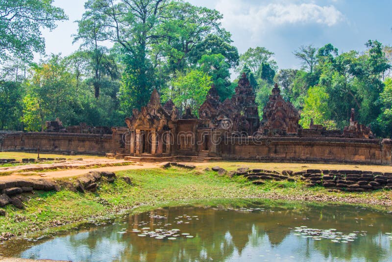 Ingang van het Kasteel van Banteay Srei stock afbeelding Ingang van het Kasteel van Banteay Srei stock afbeelding