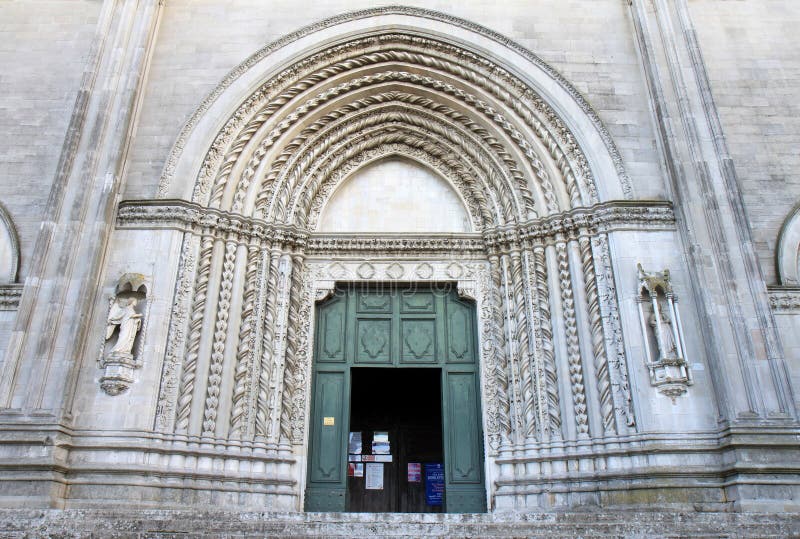 Ingang van San Fortunato in Todi, Italië royalty-vrije stock afbeelding Ingang van San Fortunato in Todi, Italië royalty-vrije stock afbeelding