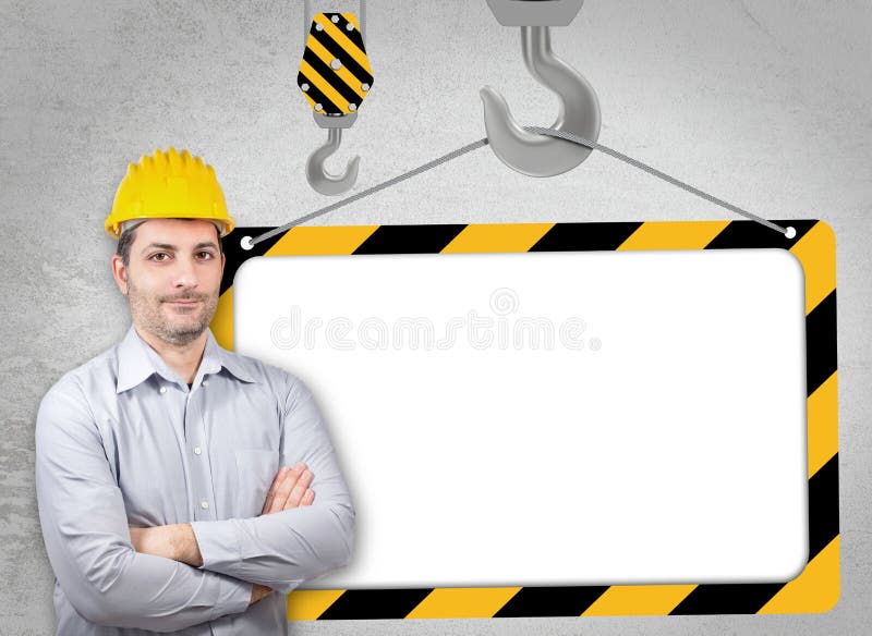 Ingeniero con un casco en su cabeza imágenes de archivo libres de regalías Ingeniero con un casco en su cabeza imágenes de archivo libres de regalías
