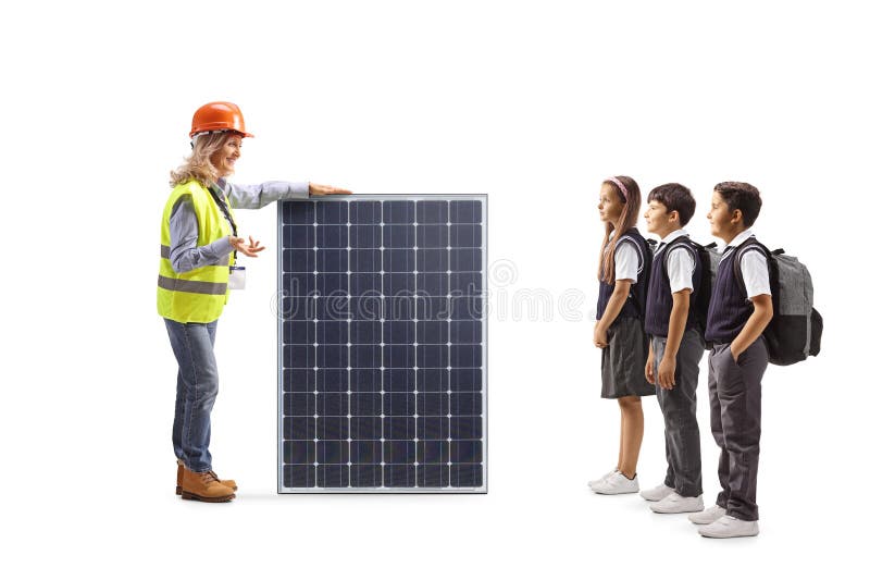 Ingeniero hablando con escolares sobre un panel solar imágenes de archivo libres de regalías