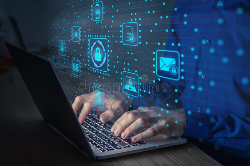 Inginer informatic în domeniul securității informatice care lucrează la protejarea rețelei împotriva atacurilor cibernetice ale ha royalty free stock image