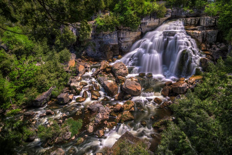 Las cataratas Inglis en el condado de Grey, en Ontario, Canadá imagen de archivo libre de regalías