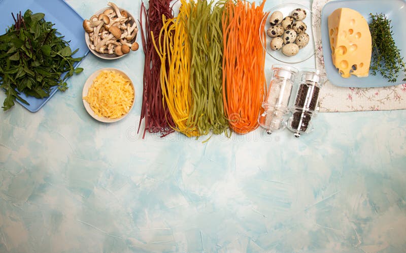 Ingredienser för förberedelsematställe Fast utgift av pastatagliatel arkivfoto Ingredienser för förberedelsematställe Fast utgift av pastatagliatel arkivfoto