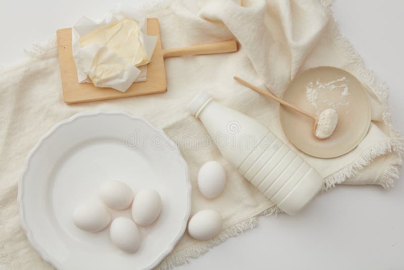 Ingredientes de cozimento do bolo imagens de stock Ingredientes de cozimento do bolo imagens de stock