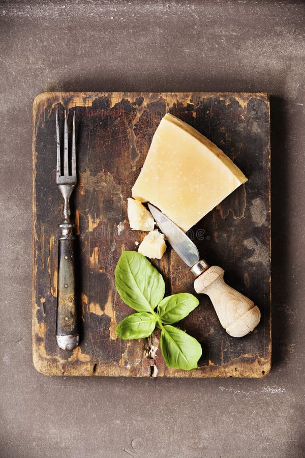 Ingredientes para cozinhar o molho do Pesto imagem de stock Ingredientes para cozinhar o molho do Pesto imagem de stock