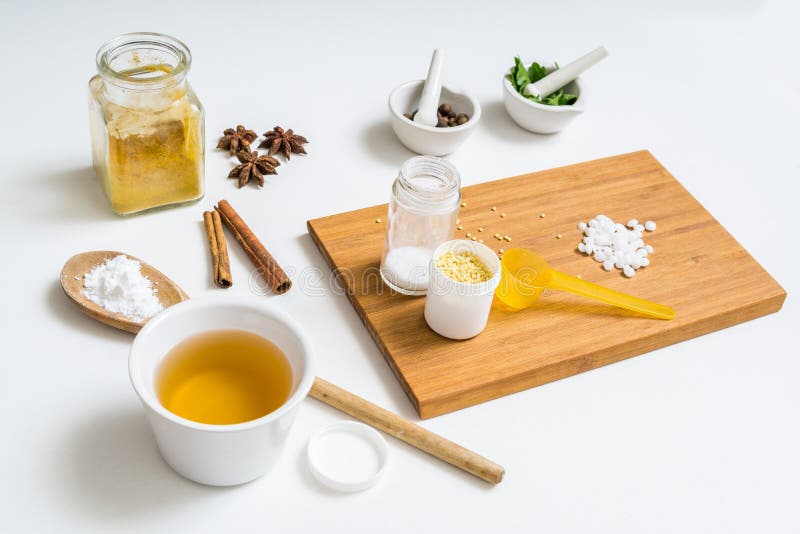 Ingredientes para los cosméticos hechos caseros imagen de archivo Ingredientes para los cosméticos hechos caseros imagen de archivo