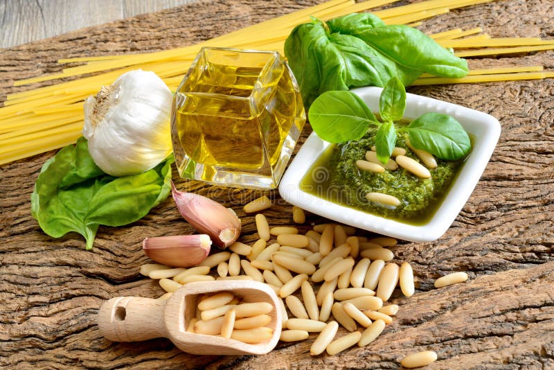 Ingredienti Dal Pesto Genovese Fotografia Stock Immagine di noci