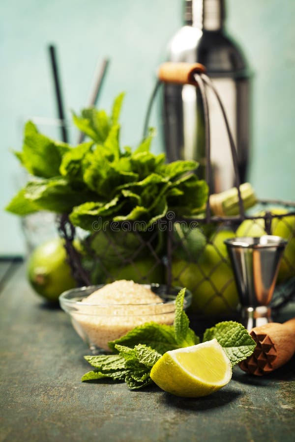 Ingrédients de cocktail de Mojito photo libre de droits Ingrédients de cocktail de Mojito photo libre de droits