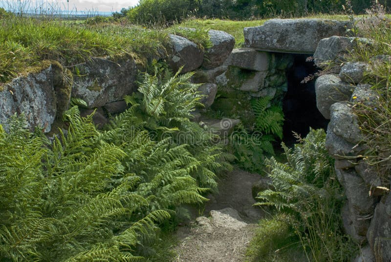 Ingång till fogouen på carnen Euny, Cornwall royaltyfria bilder