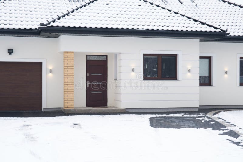Ingångsdörr till huset arkivfoton Ingångsdörr till huset arkivfoton