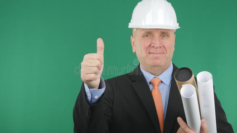 Ingénieur heureux Smile et pouces avec l'écran vert à l'arrière-plan photo libre de droits Ingénieur heureux Smile et pouces avec l'écran vert à l'arrière-plan photo libre de droits
