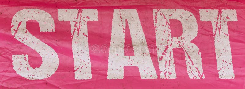 Inizi il colore rosa dell'insegna con iscrizione bianca fotografia stock libera da diritti Inizi il colore rosa dell'insegna con iscrizione bianca fotografia stock libera da diritti