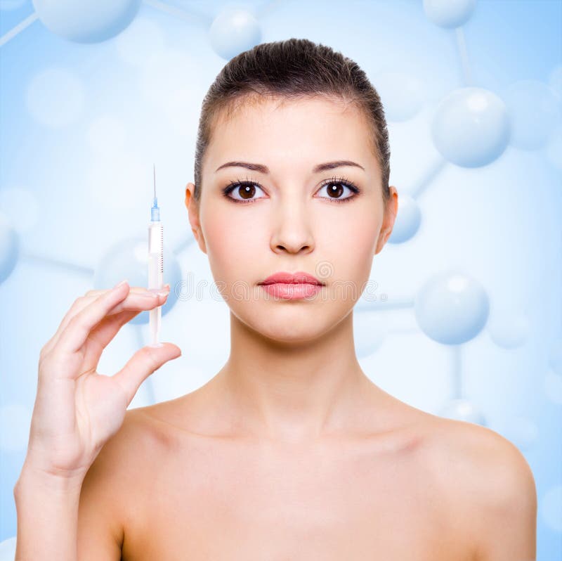 Injeção do botox na cara bonita da mulher fotos de stock Injeção do botox na cara bonita da mulher fotos de stock
