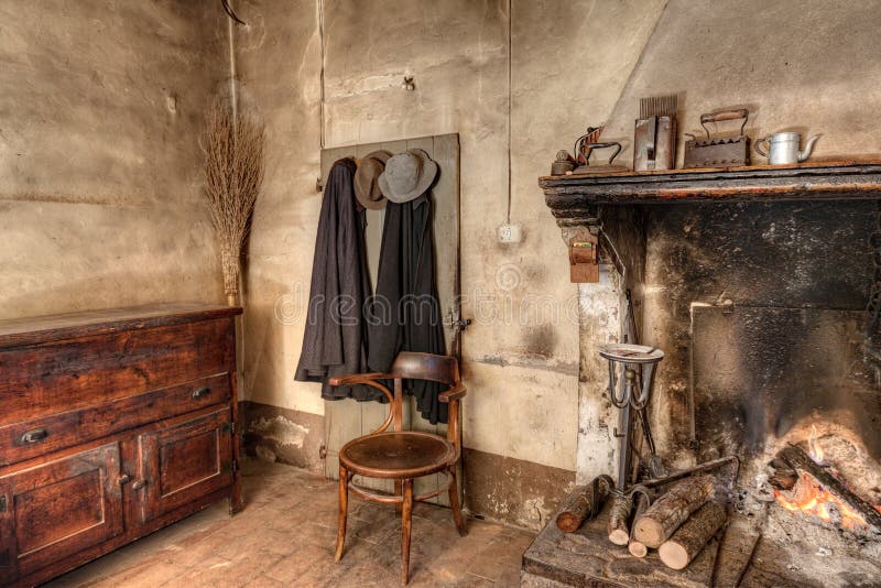 Innenraum eines alten Landhauses stockfotos Innenraum eines alten Landhauses stockfotos