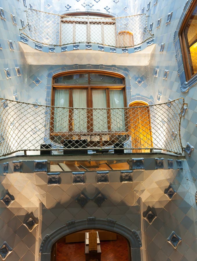 Innere Fenster Im Innenraum Der Casa Batllo Redaktionelles