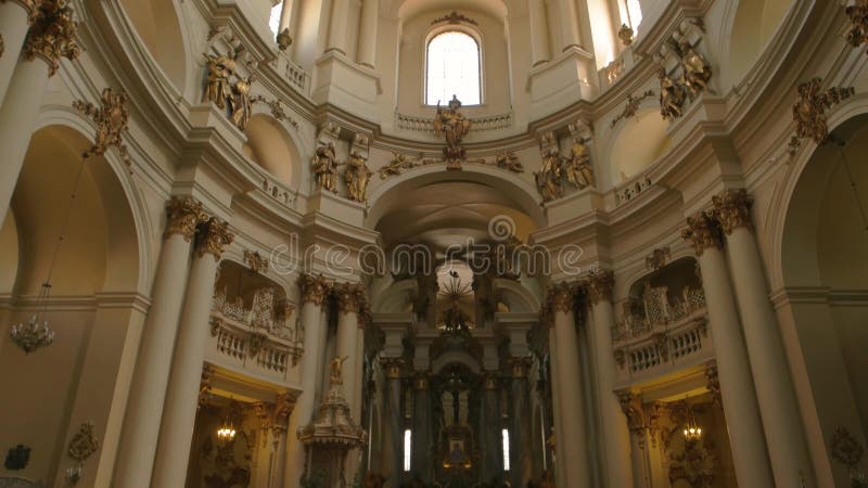 Innerhalb der dominikanischen Kirche Lemberg