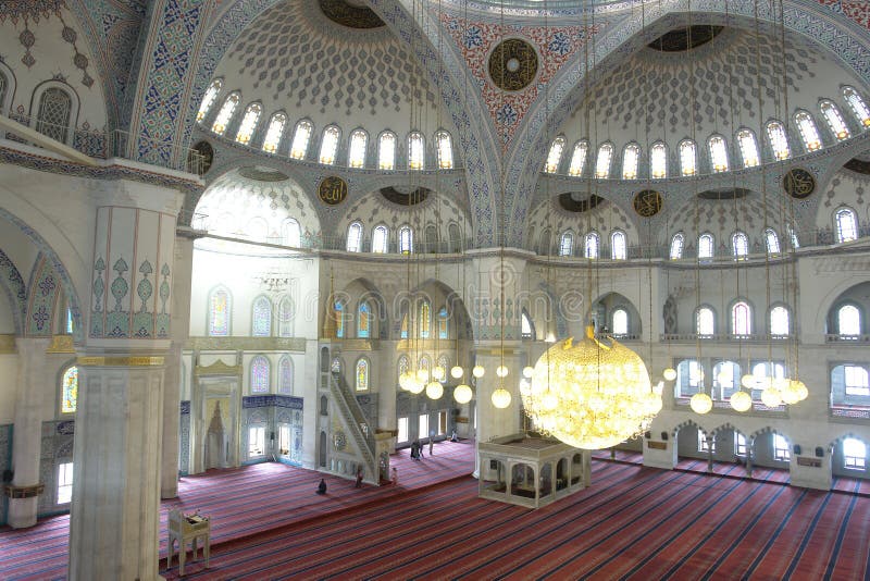 Innerhalb der Kocatepe Moschee in Ankara die Türkei