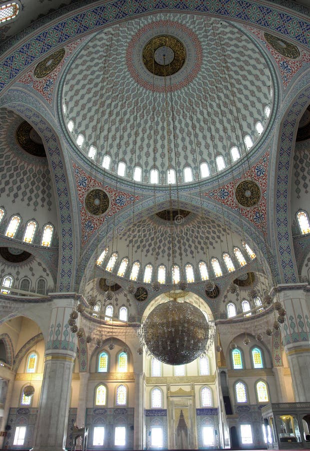 Innerhalb der Kocatepe Moschee in Ankara die Türkei