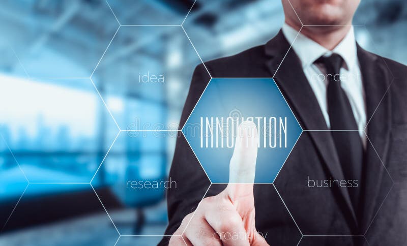 Innovationbegrepp som framläggas av en konsulent i ledning på den webinar skärmen arkivfoton Innovationbegrepp som framläggas av en konsulent i ledning på den webinar skärmen arkivfoton