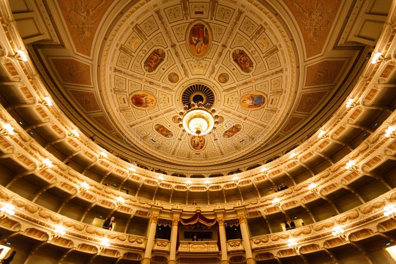 Inomhus Dresden operahus arkivbild Inomhus Dresden operahus arkivbild