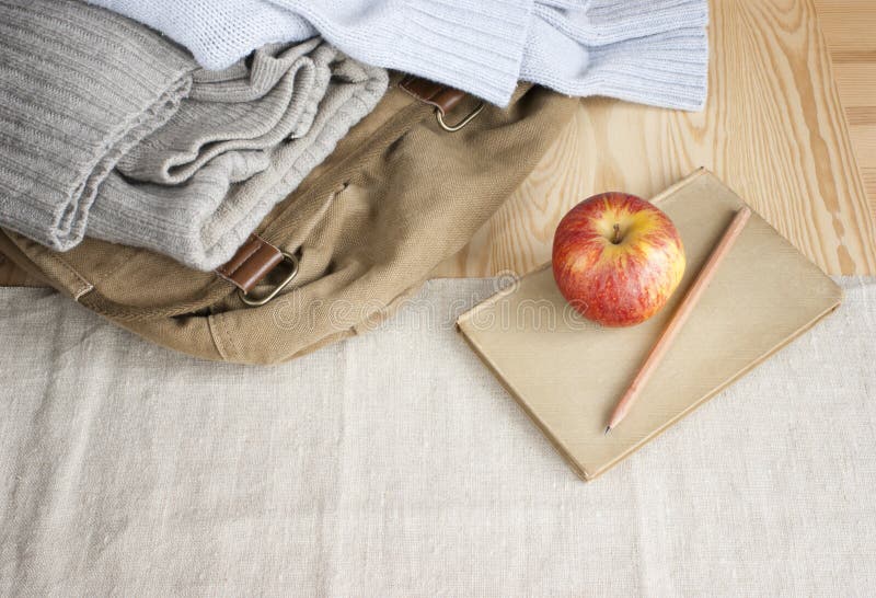 Inpackning för en resa och ett affärsföretag. fotografering för bildbyråer Inpackning för en resa och ett affärsföretag. fotografering för bildbyråer